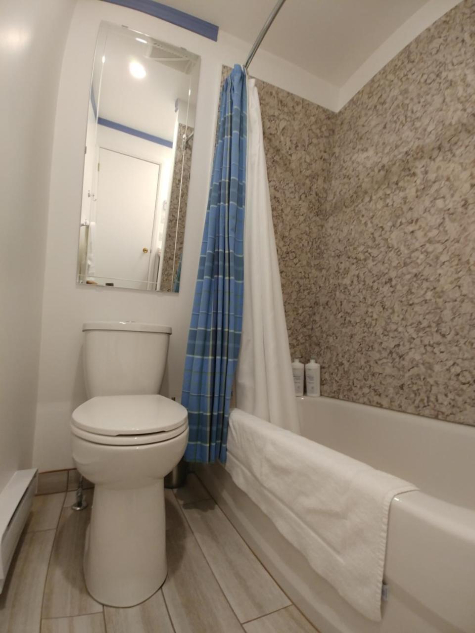 מונטריאול 3 Bedrooms 3 Beds Near Metro -2 Parking Free מראה חיצוני תמונה